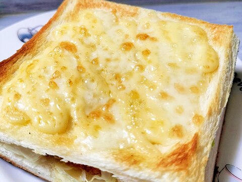 クリームチーズ&コロッケの厚切りチーズトースト